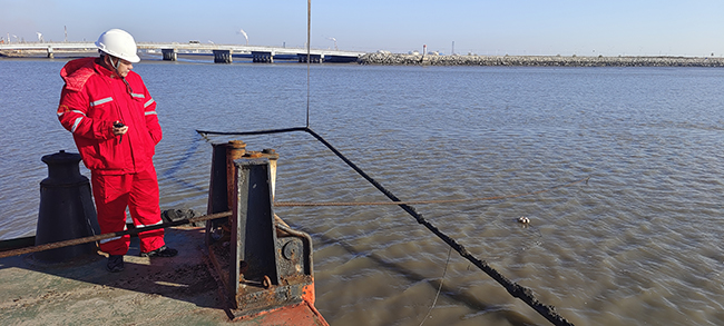 我司首次定向鑽穿(chuān)越二界溝航道—月東海纜更換維修項目順利完工 我司首次定向鑽穿越二界溝航道—月東(dōng)海纜更換維修項目順利完工