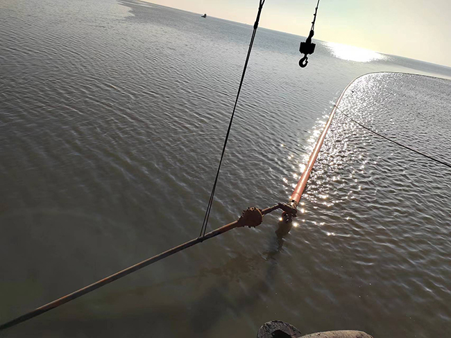 我司首次定向鑽穿(chuān)越二(èr)界溝航道—月東海纜更換維修項目順利完工 我司首(shǒu)次定向鑽(zuàn)穿越二界溝航道—月東海(hǎi)纜更換(huàn)維(wéi)修項目順利完工