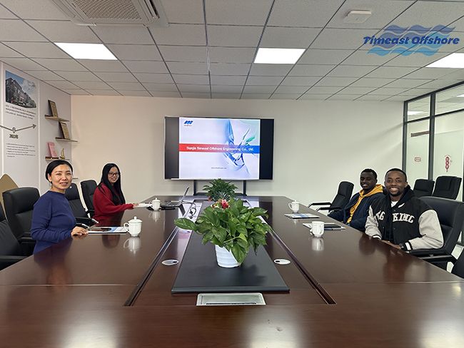 歡迎留學生來（lái）訪我司交流學習