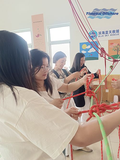 444444国产海工攜手濱(bīn)海藍天救援隊(duì)開展CPR心肺複蘇和基礎繩結實地培訓活動 444444国产海工攜手濱海藍天救援隊開展CPR心肺複蘇和基礎繩結實地培訓活動